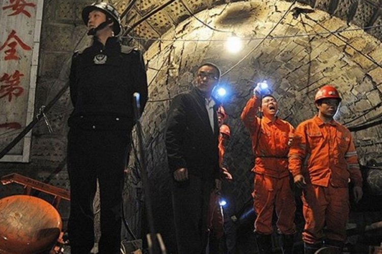 &Ccedil;in'de k&ouml;m&uuml;r madeninde g&ouml;&ccedil;&uuml;k: 57 kişi mahsur kaldı