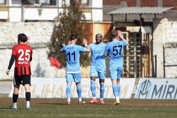 Manisa FK,  Turgutluspor'u 3-2 yendi