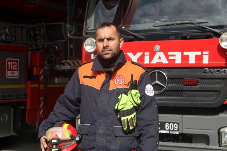 İtfaiye eri duş aldığı şampuanın &uuml;cretini bıraktı
