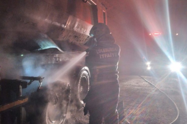 Kırklareli'nde hafriyat kamyonunda yangın &ccedil;ıktı