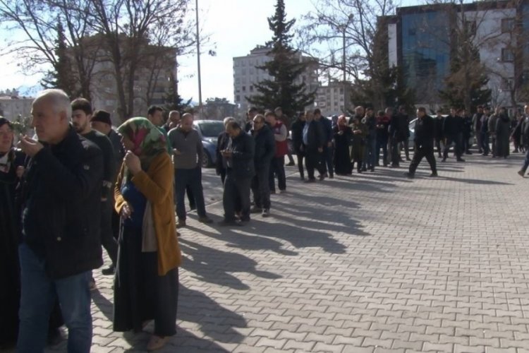Depremzedelere 10 bin liralık 'Hane Başı Destek &Ouml;demeleri' s&uuml;r&uuml;yor