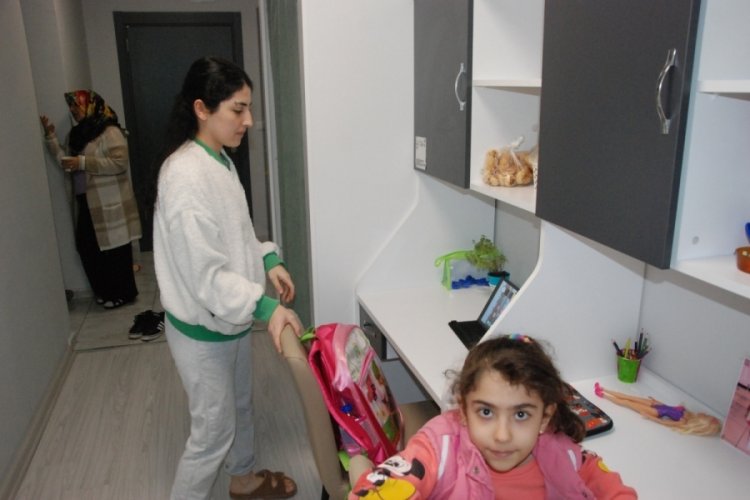 Kaldığı yurda depremzede olarak yerleşti
