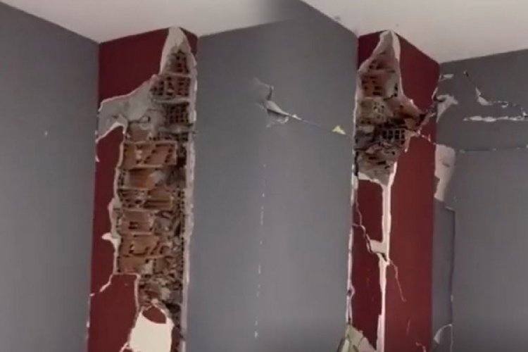 Oturduğu binanın kolonları tuğladan yapılmış!