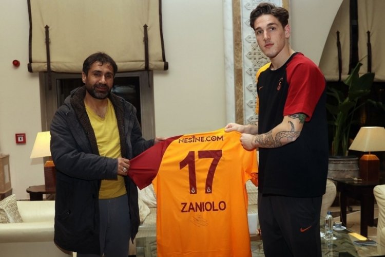Galatasaray, depremzede Doğan &Ouml;zkan'ı ağırladı