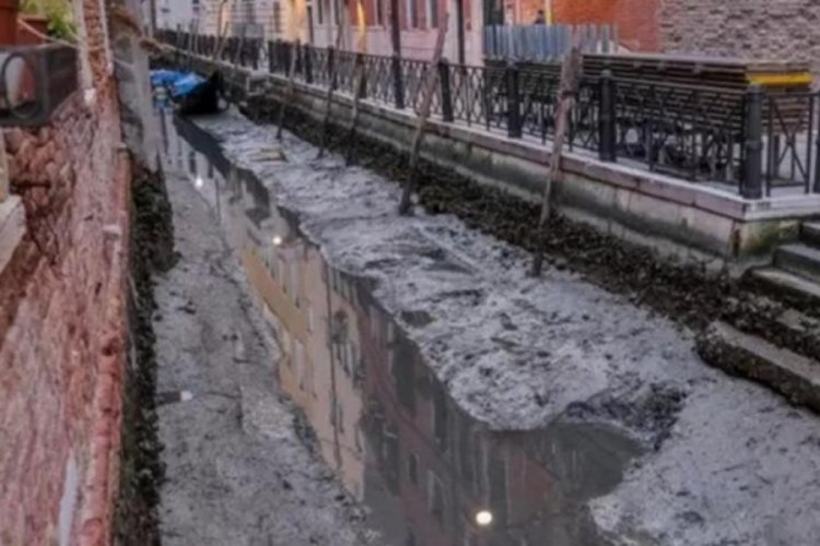 Venedik'te kanallar kurudu