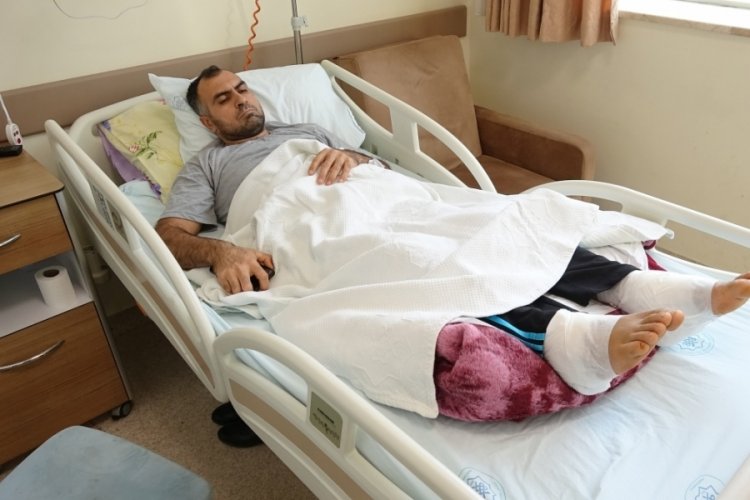 Depremden ka&ccedil;arken canından oluyordu