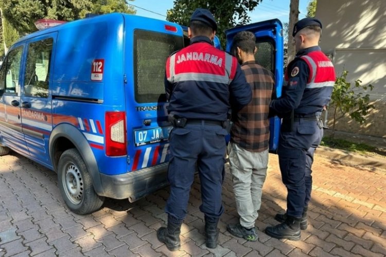 Antalya'da kesinleşmiş hapis cezasıyla aranan şahıs yakalandı