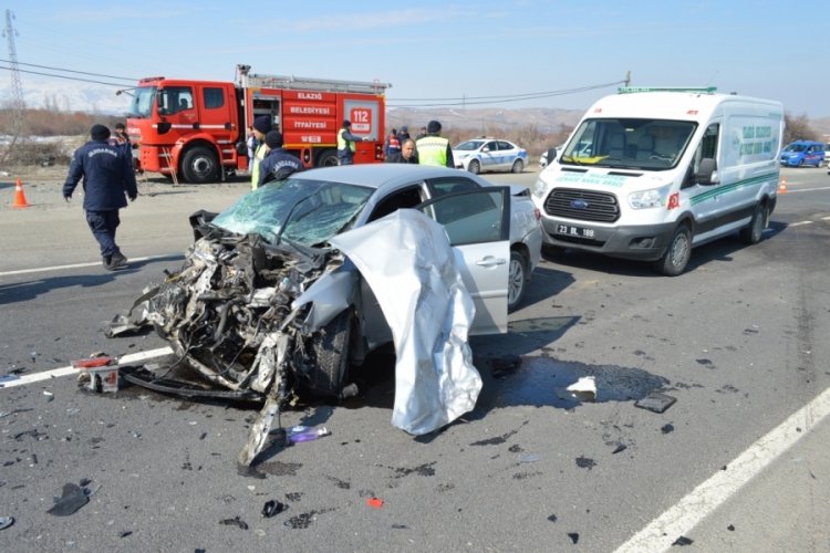 Elazdığ'da zincirleme kaza: 1 &ouml;l&uuml;, 4 yaralı