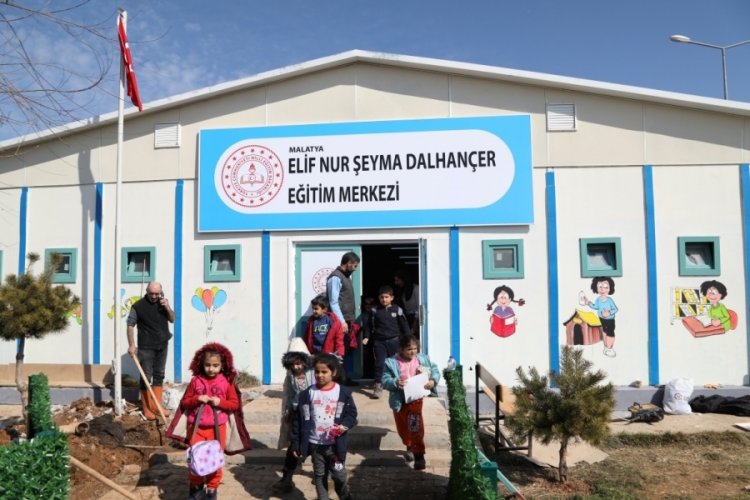Konteyner kentte ders zili &ccedil;aldı