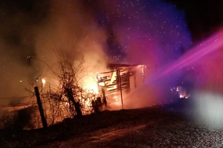 Zonguldak'ta kul&uuml;beler alev alev yandı