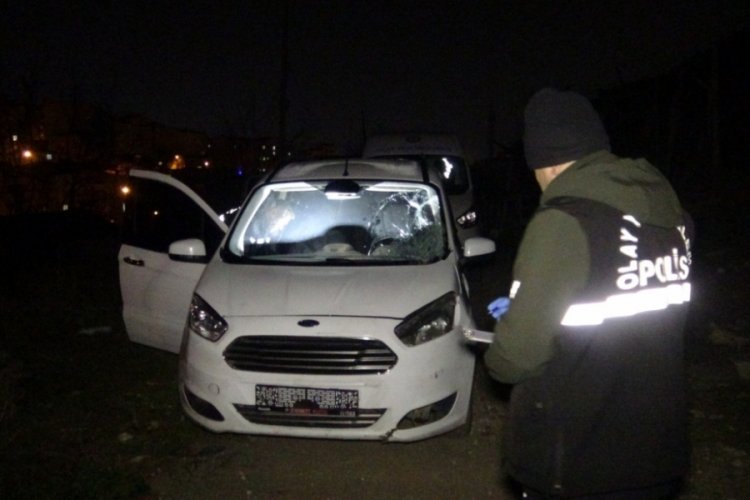 Kocaeli'nde bir kişi dur ihtarına uymayarak polise &ccedil;arptı
