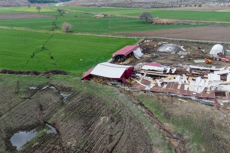 Deprem b&ouml;lgesindeki &ccedil;ift&ccedil;iler i&ccedil;in uyarı yapıldı