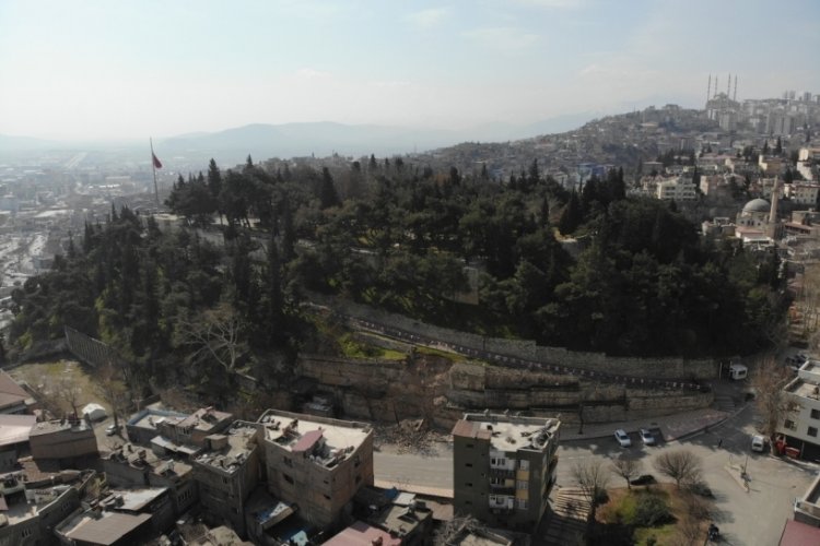 Tarihi Kahramanmaraş Kalesi depremde hafif hasar aldı