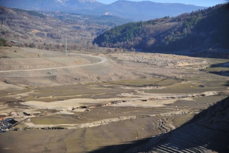 Bursa'da Doğancı Barajı alarm veriyor! 40 yıldan bu yana en d&uuml;ş&uuml;k seviyede