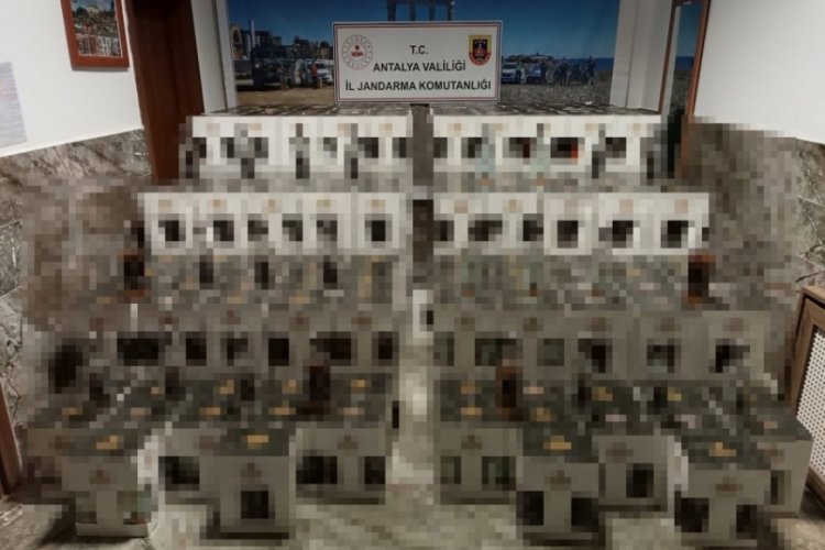 Antalya'da 3 bin 48 şişe ka&ccedil;ak alkol ele ge&ccedil;irildi
