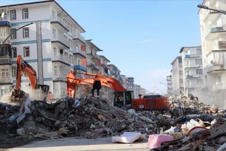 Malatya'da ablasına umut olmak i&ccedil;in kucağındaki &ouml;lm&uuml;ş yeğenine ninni s&ouml;ylemiş