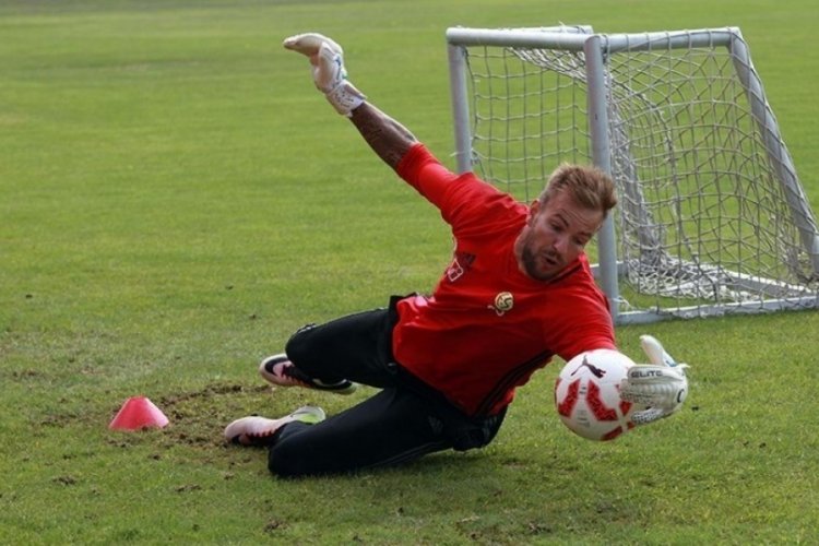 Eski Eskişehirsporlu eldiven Boffin'den flaş futbol kararı