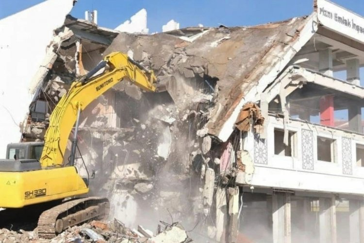 Yozgat'ta riskli yapılar yıkılıyor