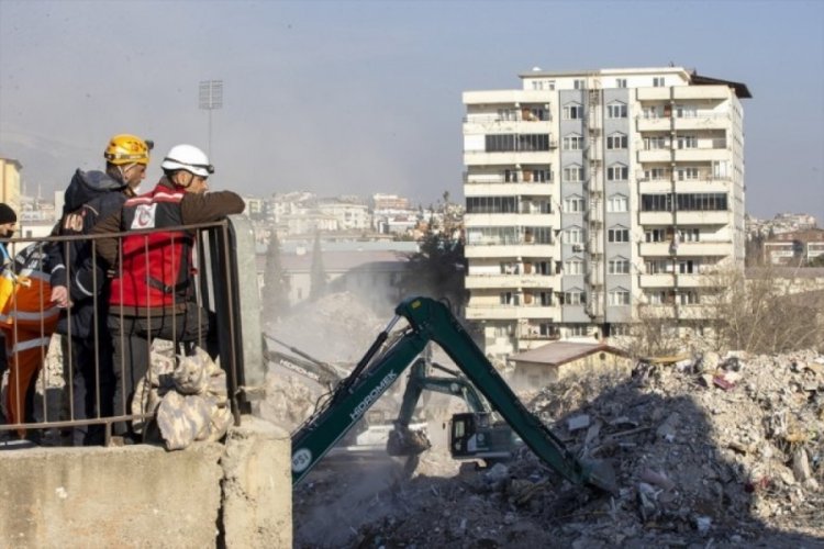 Elbistan'da g&uuml;nde 60 tane enkaz kaldırılıyor