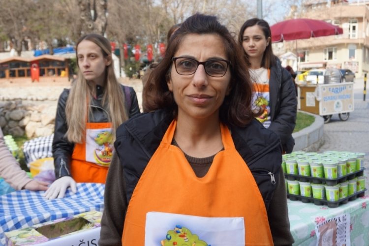 Edirne'de sattıkları lokmaların geliriyle depremzede aileye konteyner alacaklar