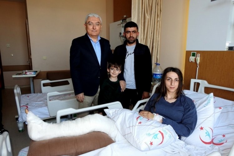 Depremzede kadın o anları g&ouml;zyaşlarıyla anlattı