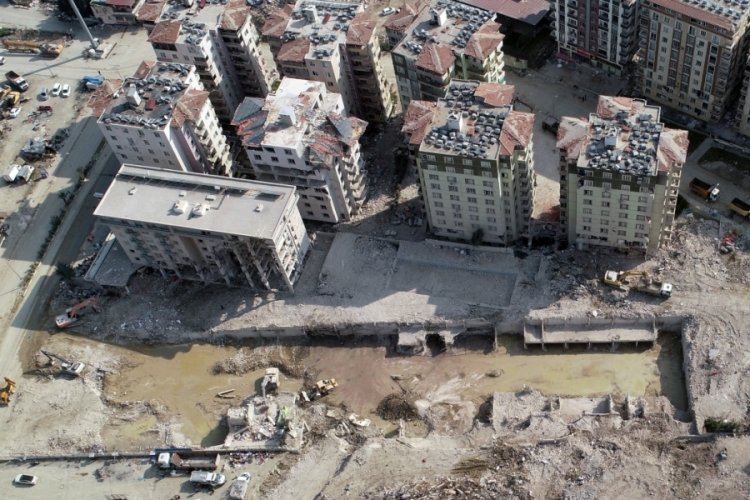 R&ouml;nesans Rezidans'ın enkazı kaldırıldı