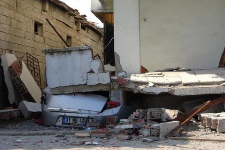 Suriye'de evi bombalandı, T&uuml;rkiye'de depremde yıkıldı
