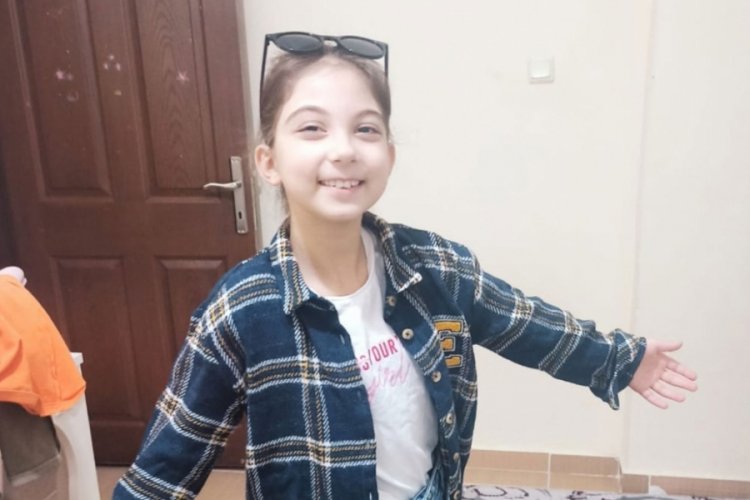 Enkazdan sağ &ccedil;ıkarılan Mukaddes Erva'dan ailesi haber alamıyor