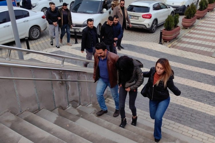 Bursa'da ara&ccedil; &ccedil;alıp il&ccedil;e il&ccedil;e gezen 3 şahıs su&ccedil; makinası &ccedil;ıktı