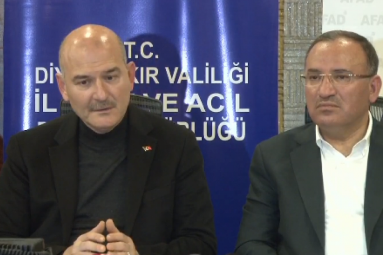 Bakan Bozdağ: Hi&ccedil;bir enkaz delil tespiti yapılmadan kaldırılmadı