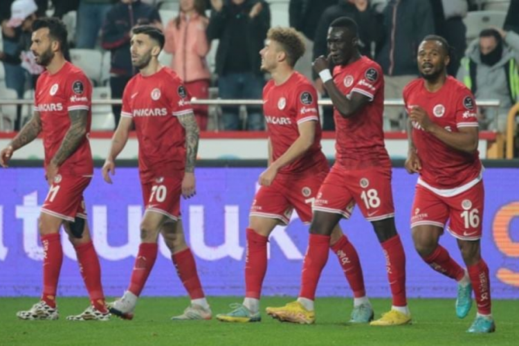 Antalyaspor, Beşiktaş ma&ccedil;ına 18 eksikle &ccedil;ıkacak