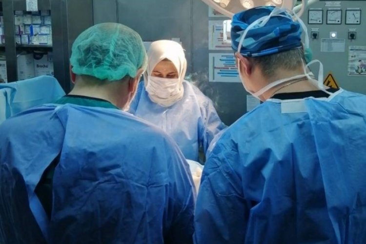 Bayraktar gemisinde depremzedelere ameliyat hizmeti veriliyor