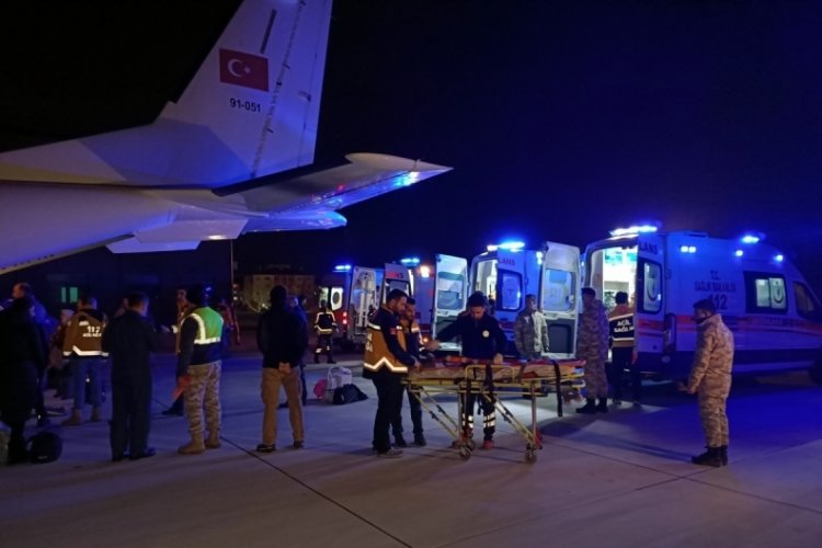 Adana'dan 6 yaralı depremzede daha İstanbul'a getirildi