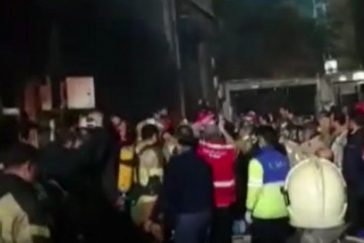 İran'da 10 katlı binada yangın: 1 &ouml;l&uuml;