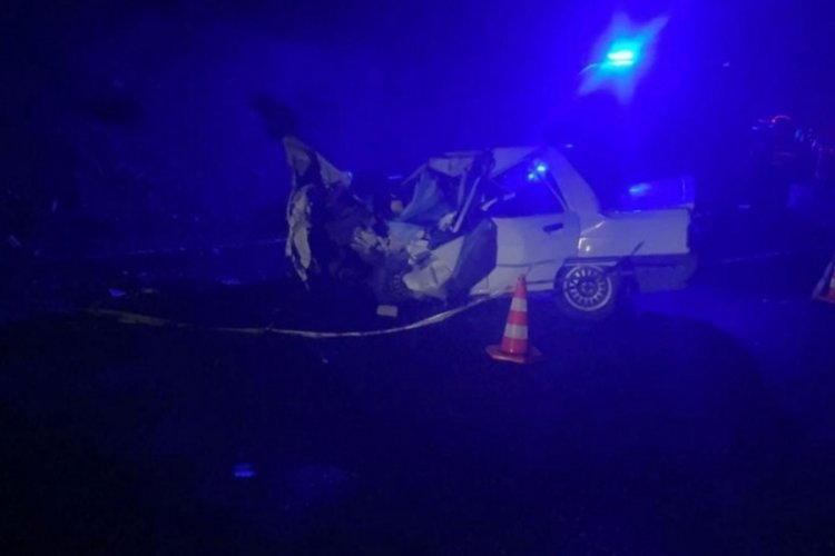 Manisa'da otomobil ile tır &ccedil;arpıştı: 1 &ouml;l&uuml;, 2 yaralı