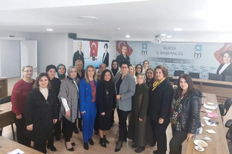 İYİ Parti Bursa İl Kadın Politikaları Başkanlığı: Depremzede ailelerin yanındayız