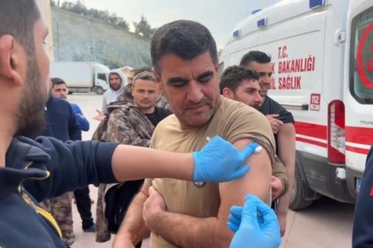 Hatay'da mahalle mahalle gezip tetanos aşısı yapılıyor