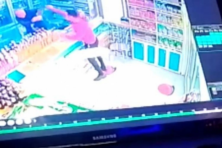 Balıkesir'de &ccedil;akılı saldırgan esnafa bela oldu