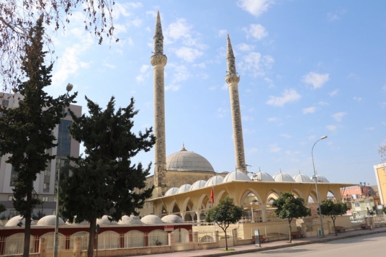 Adana'da 150 cami minaresi ağır hasar aldı