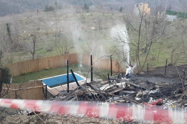Bungalovda yangın faciası: 2 &ouml;l&uuml;