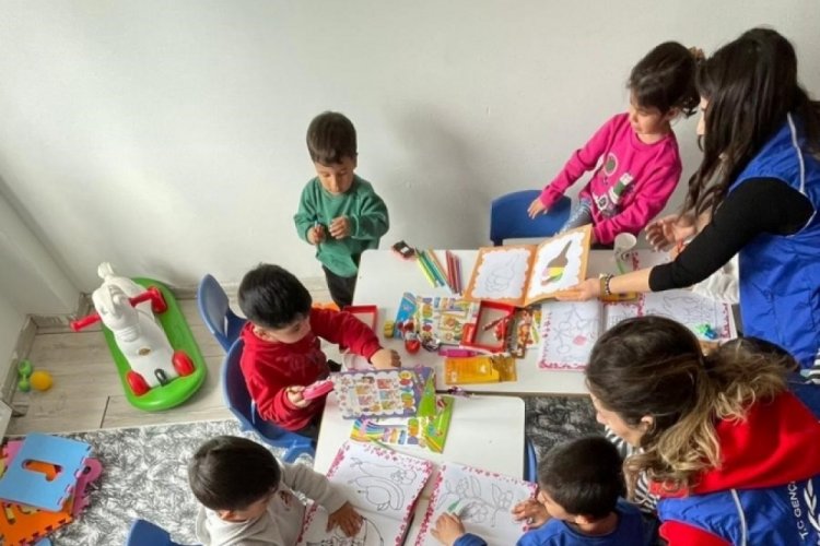 Minik depremzedeler i&ccedil;in oyun odası oluşturuldu