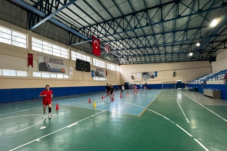 Geleceğin sporcuları antrenmanlarını s&uuml;rd&uuml;r&uuml;yor