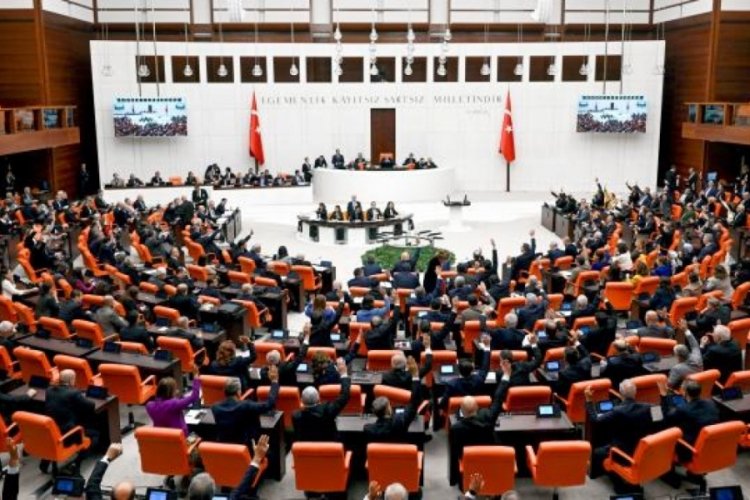 AK Parti baş&ouml;rt&uuml;s&uuml; teklifini geri &ccedil;ekiyor