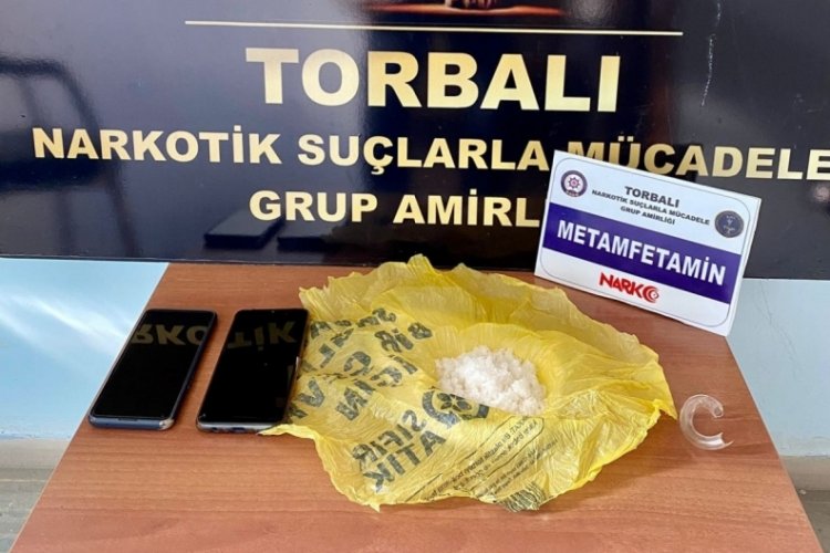 Aile g&ouml;r&uuml;n&uuml;ml&uuml; uyuşturucu tacirleri tutuklandı