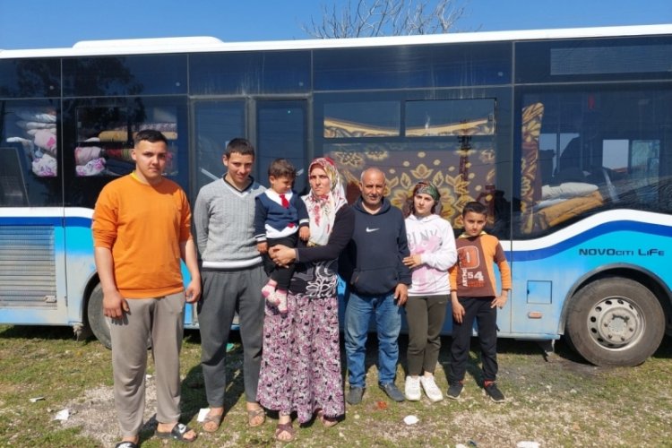 Depremden sonra şof&ouml;rl&uuml;k yaptığı otob&uuml;s&uuml; evi oldu