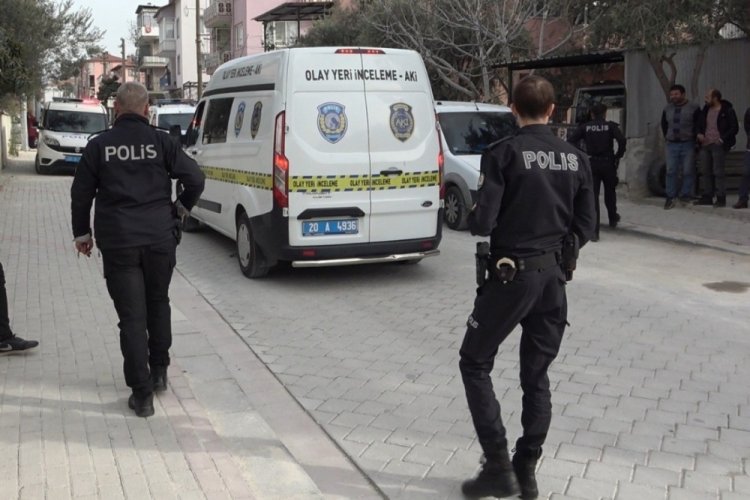 Sokak ortasında sırtından vuruldu