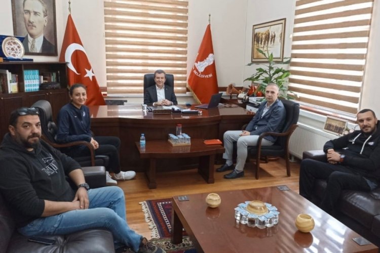 Depremzede voleybolcuya Hakan Koştu sahip &ccedil;ıktı