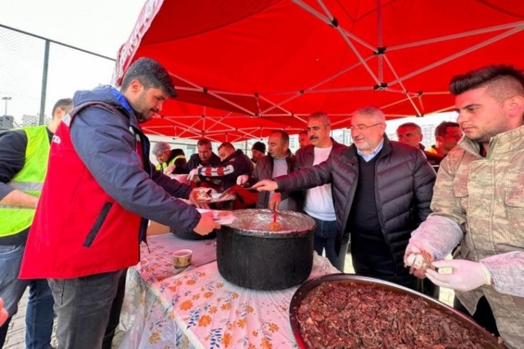 500 yıllık saray yemeği bu kez depremzedeler i&ccedil;in hazırlandı