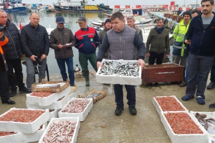 Depremzedeler i&ccedil;in Tekirdağ'da balık&ccedil;ılar ağlarını attı