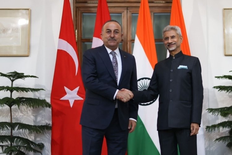 Bakan &Ccedil;avuşoğlu Hindistan'da